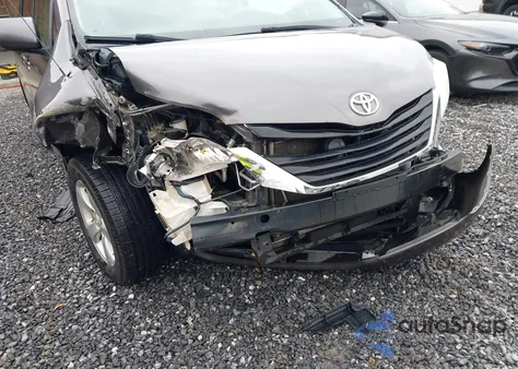 2012 Toyota Sienna Le V6 8 Passenger z USA, uszkodzony, nr VIN 5TDKK3DC9CS270970